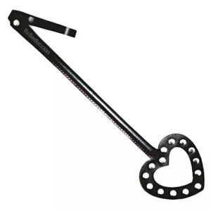 Látigo de corazón (cuero con tachas)